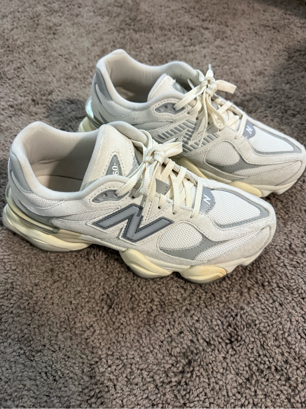 New Balance 9060 "Sea Salt/Silver"
Unisex Shoe
